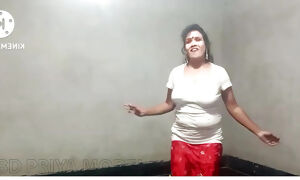 Indian hot model girl sexy dance performance in her room