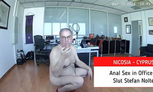 Fuck Pig Stefan Nolte never says "no" to hot cocks in his office
