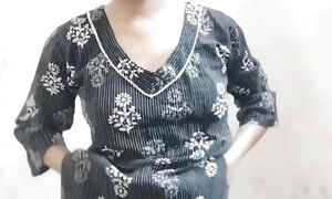 Bhabhi ko ghar me band kar ke pel diya