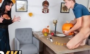 Halloween pumpkin pie
