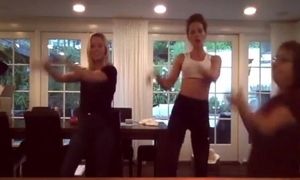 Kate Beckinsale & sizzling blondie mate dance to ''Everybody''