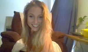 Wifey with killer knockers, glasses plays with cunt on webcam