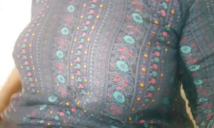 Housewife 14 inch Jinga pussy sex video in the country Your Desi Bhabi Video Call Show