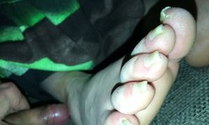 Rub my Dick on Amateur Milfs dirty dry Feet