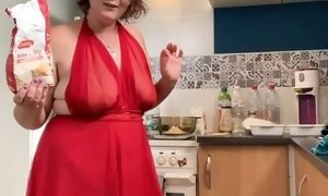 Vends-ta-culotte - curvaceous French milf cooking in splendid lingerie and milking with a whisk
