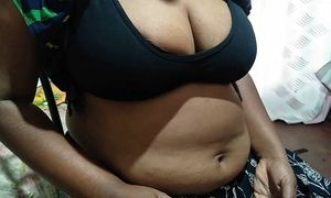 Indian Mallu Aunty Showing Her Boobs and Play Alone