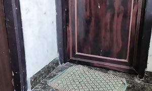 Bhabhi ko room band kar ke chod diya