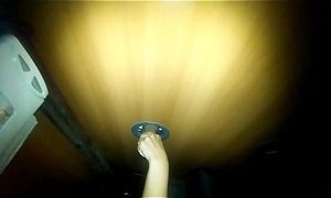 Minha esposa se aquecendo brincando com 2 no glory crevice na cabine da casa de wag