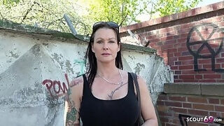 GERMAN SCOUT - MEGA TITTEN MILF JULIA ANAL GEFICKT BEI STRASSEN CASTING FR GELD IN BERLIN