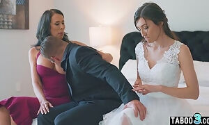 Bisex Wife Wife Teaching Stepsons Milf - Reagan Foxx, Maya Woulfe And Nathan Bronson